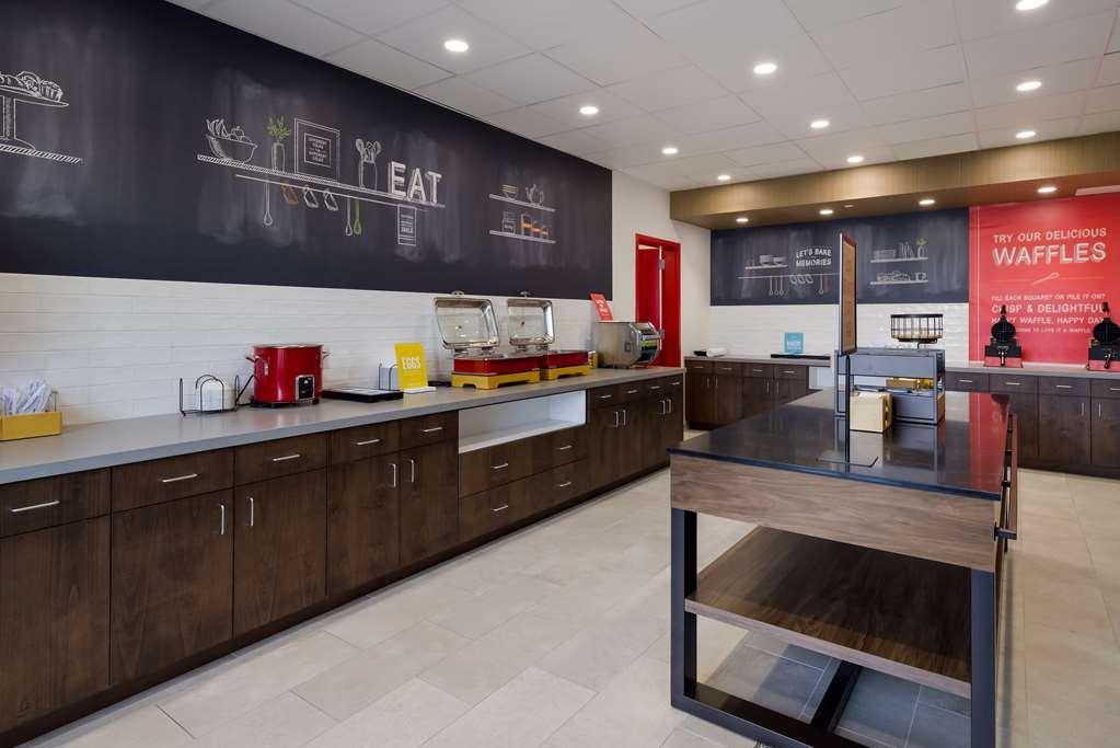 Hampton Inn Concord Restaurant photo