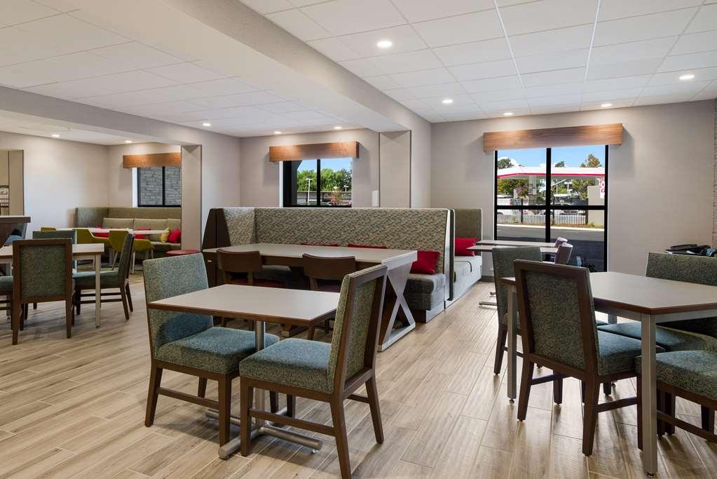 Hampton Inn Concord Restaurant photo