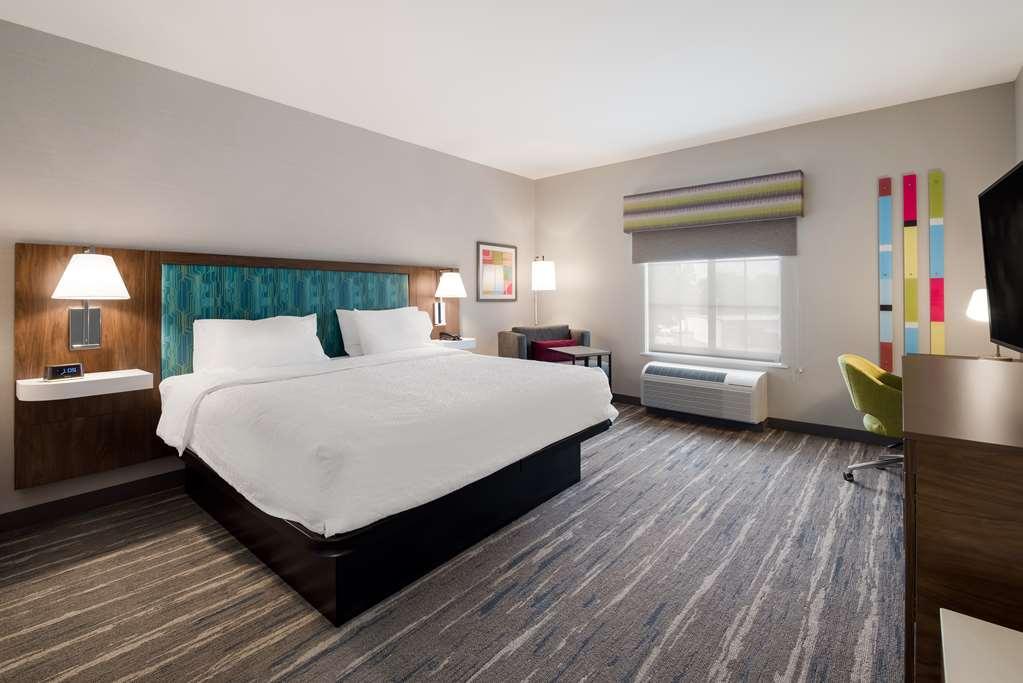 Hampton Inn Concord Room photo