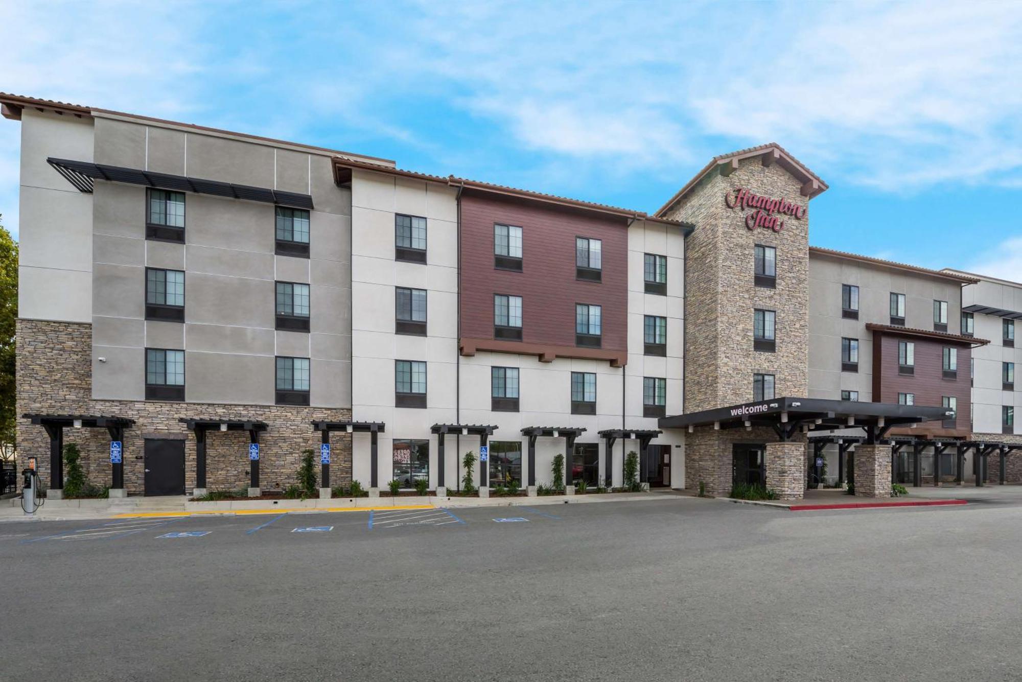 Hampton Inn Concord Exterior photo