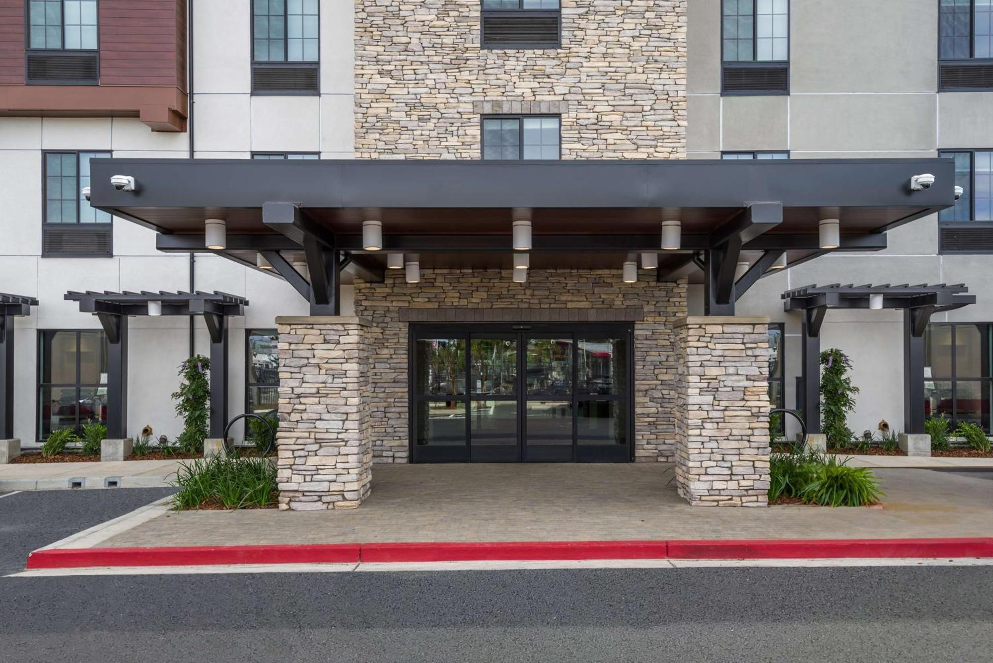 Hampton Inn Concord Exterior photo